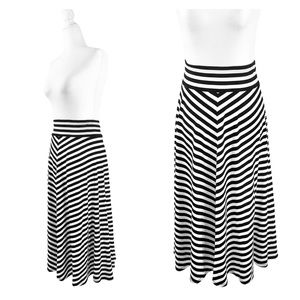 Ruby Rd. Black and White Chevron Maxi Skirt